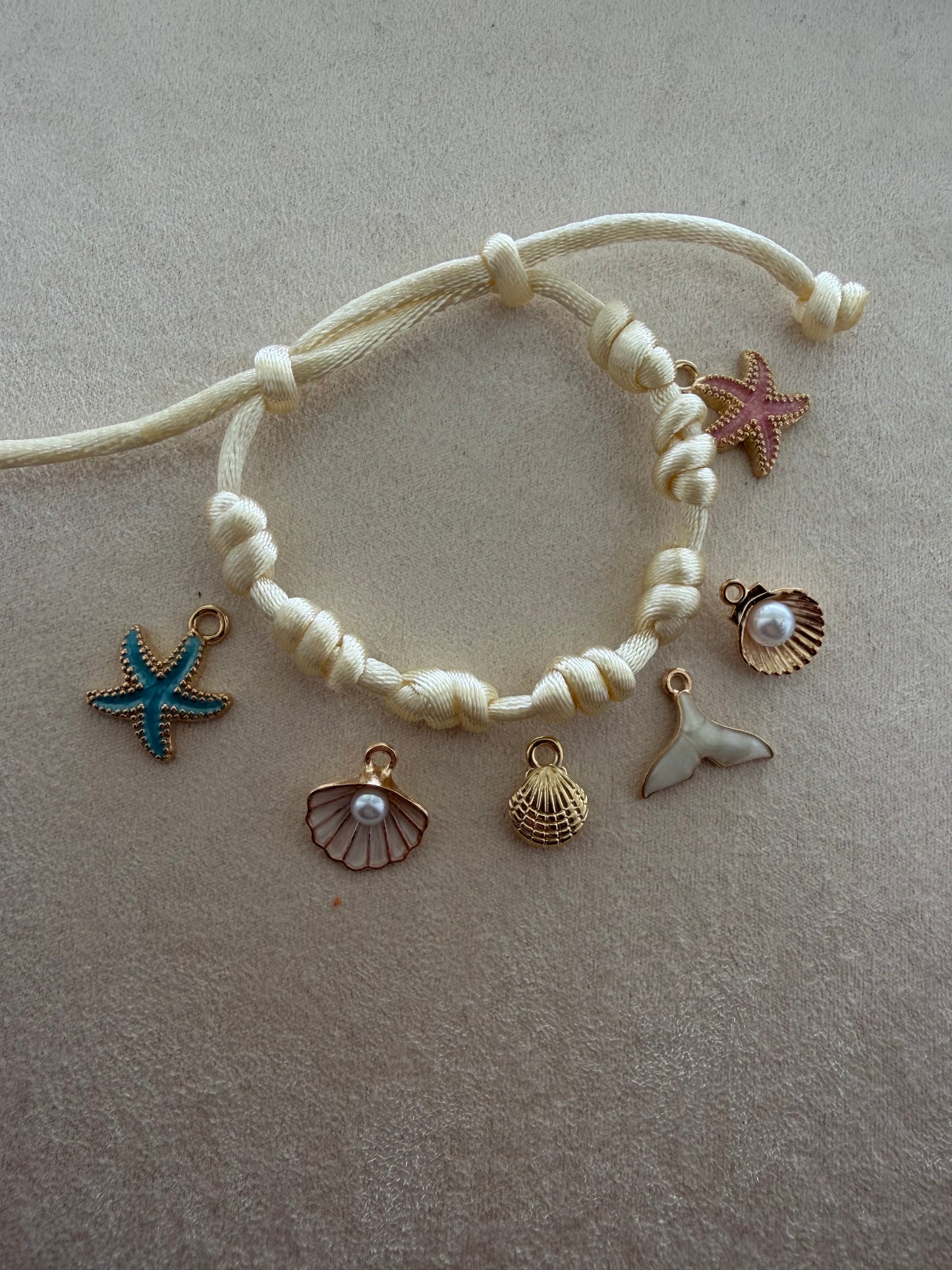 7 Knot Thread Bracelet – Protection & Intention
