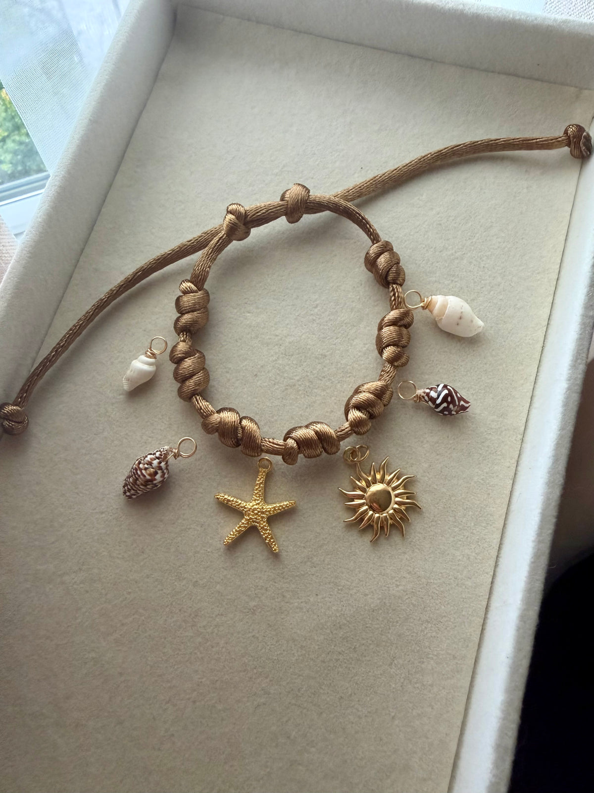 7 Knot Thread Bracelet – Protection & Intention