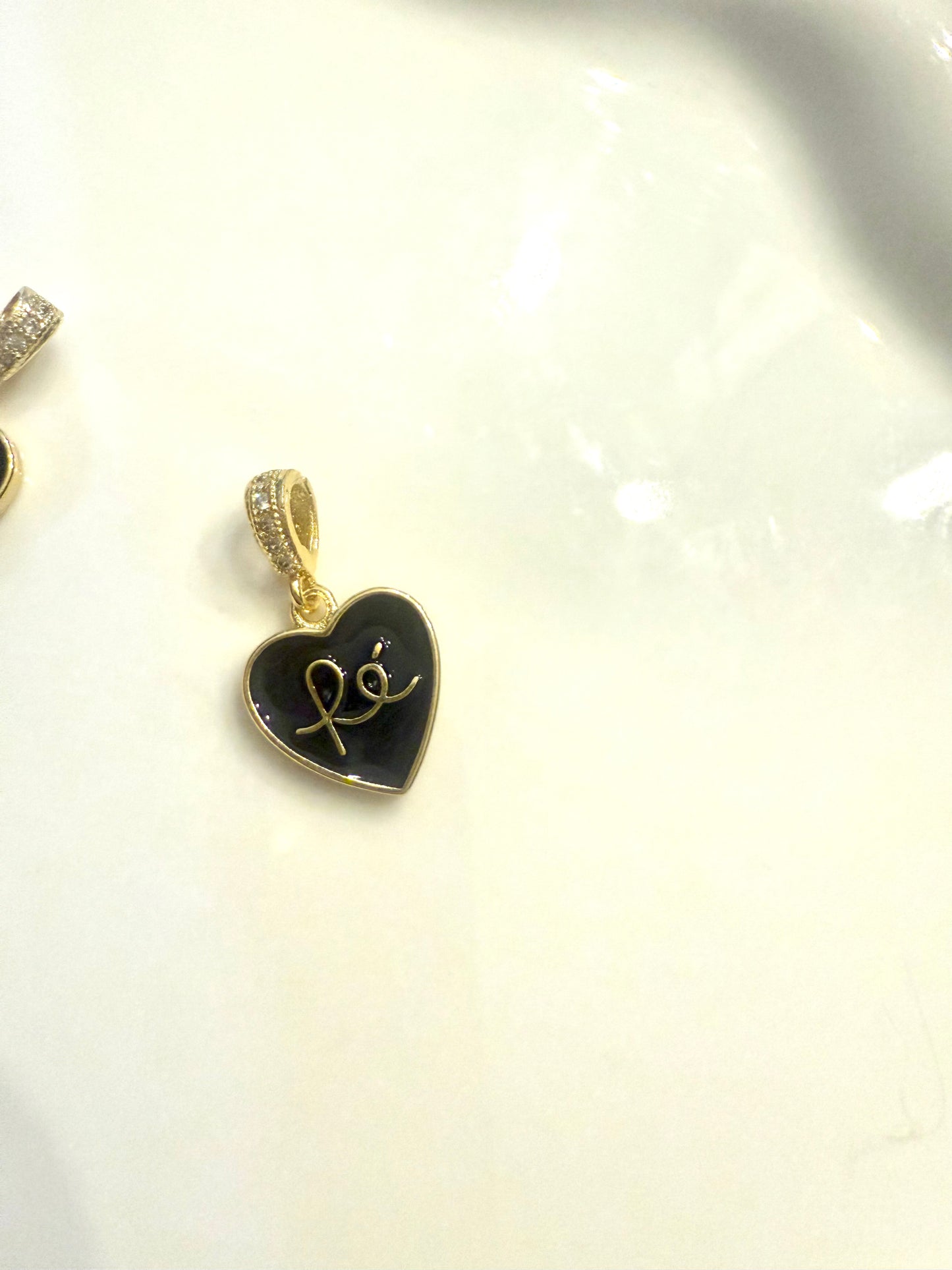 Fé Charm